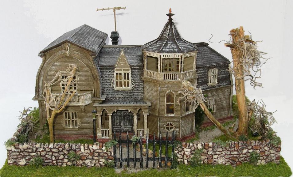 MUNSTER'S HOUSE ~ VICTORIAN MANSION HO Scale